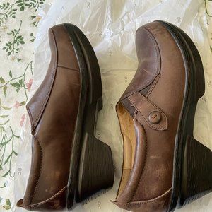 Sanita brown shoes with button detail sz 41